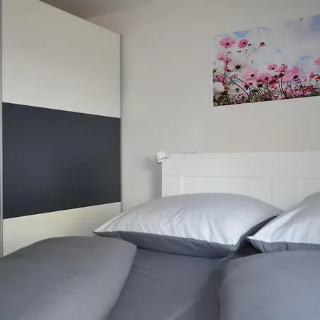 Naehe Bahnhof Und Europa-park *